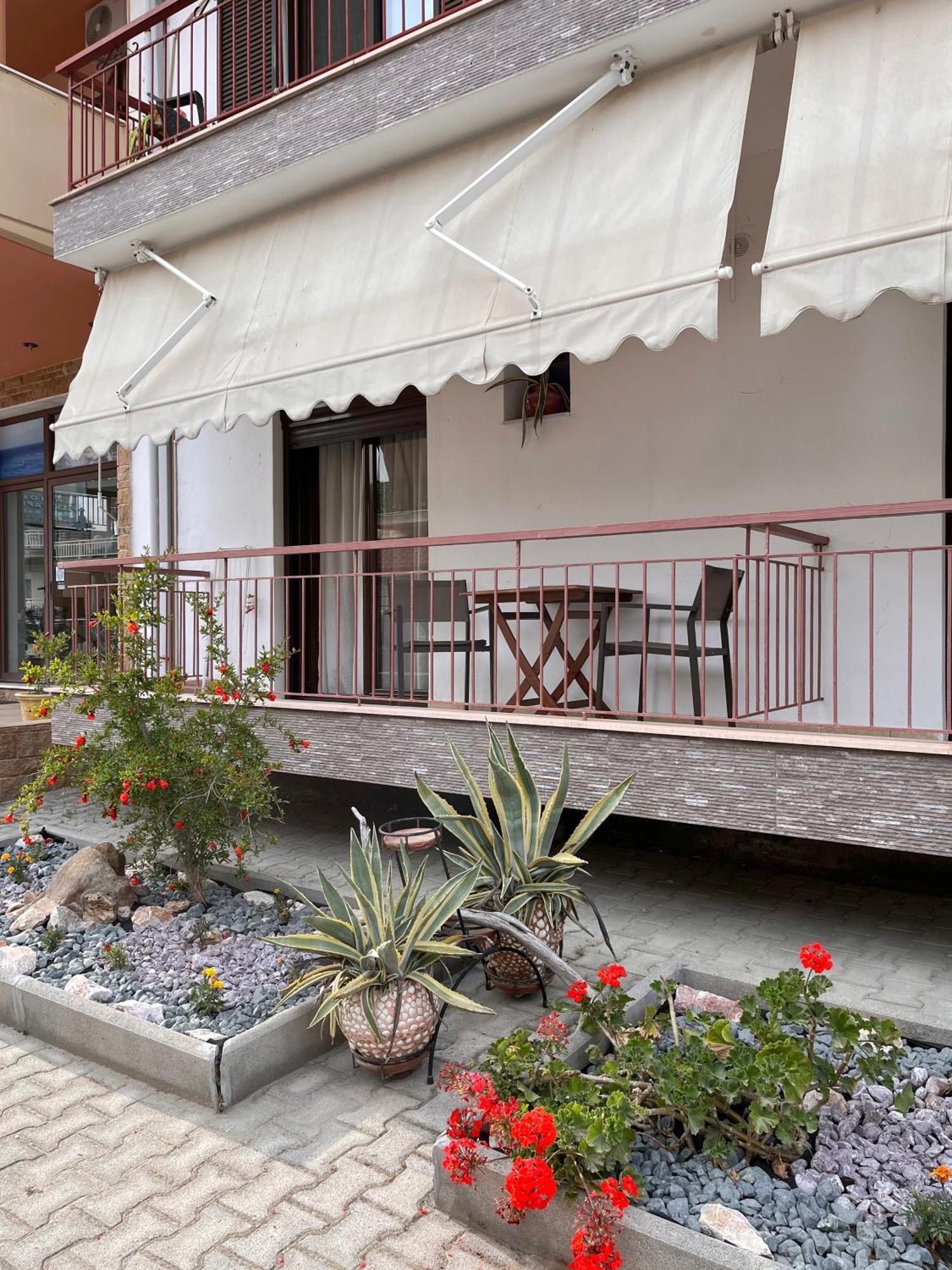 سارتي Almira Studios المظهر الخارجي الصورة